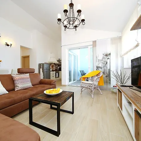 Apartment Beach Fuego Nin
