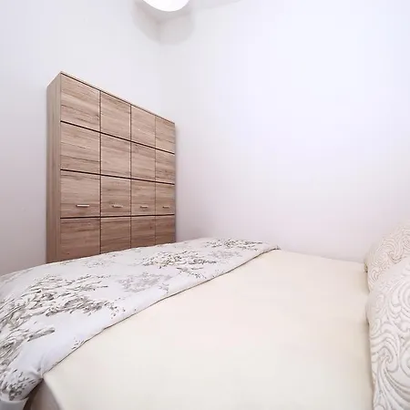 Apartment Beach Fuego Nin