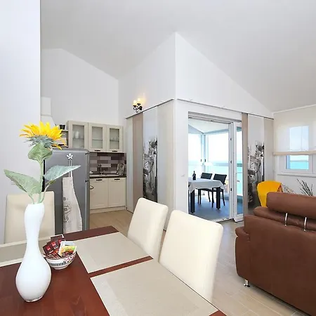 Apartment Beach Fuego Nin
