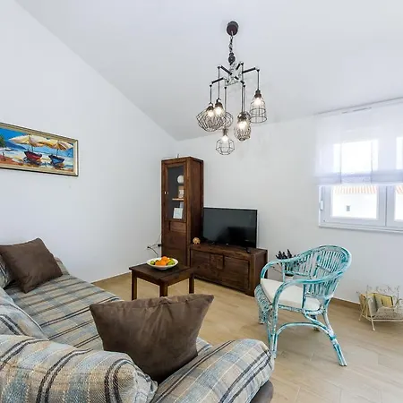 Apartment Beach Fuego Nin